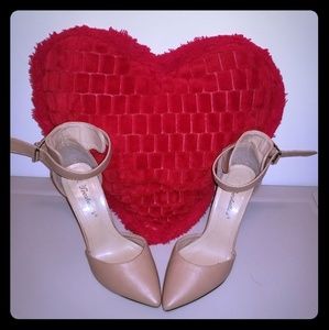 Breckelle High Heel (Beige - Size 6)